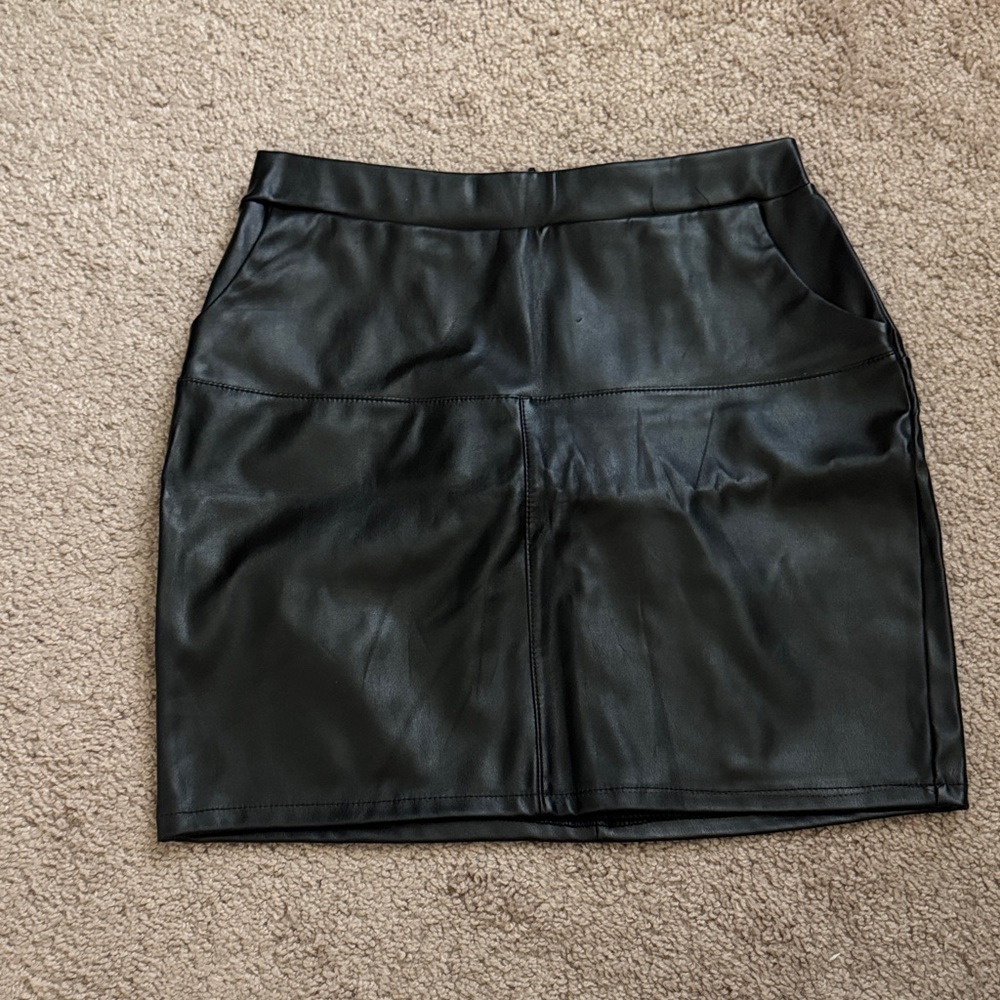 Windsor Sleek Black Mini Skirt